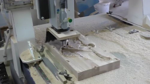 如今這木工機(jī)械太先進(jìn)了,10個(gè)工人也干不過一臺(tái)機(jī)器,太牛了